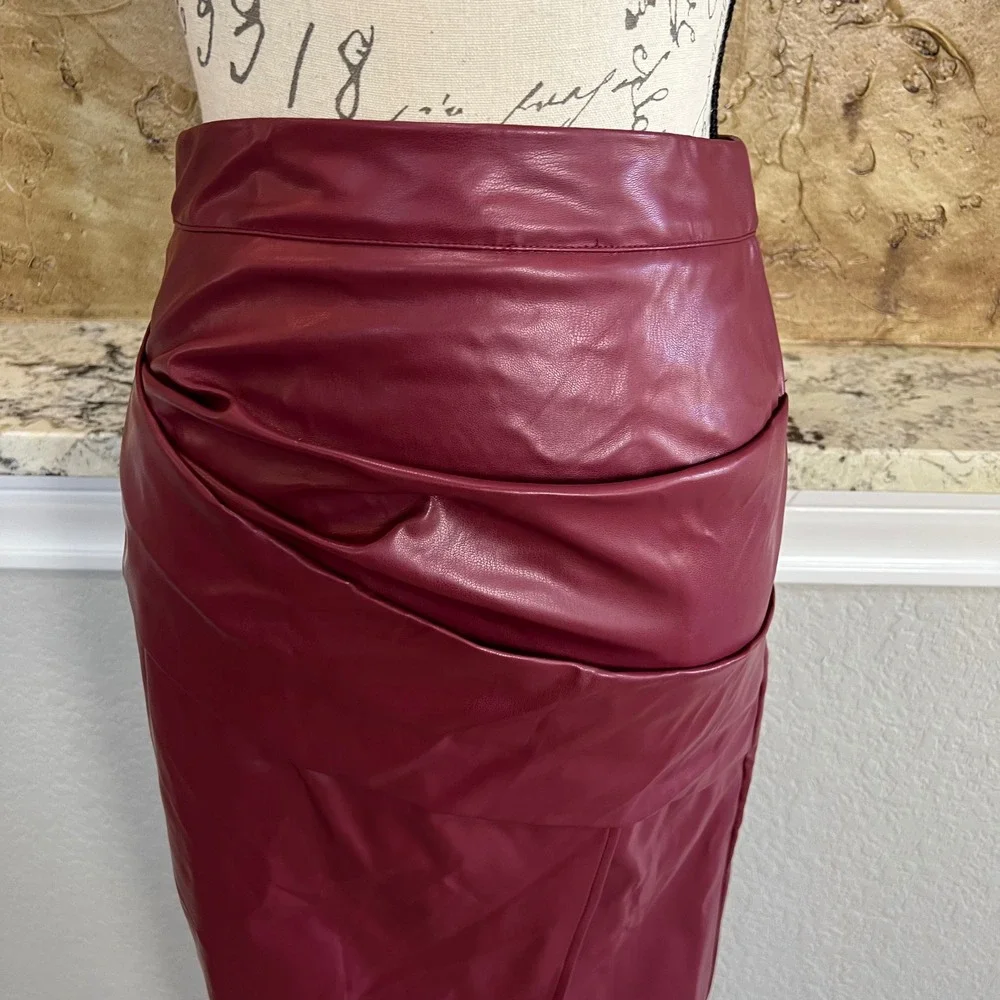 NWT Commense Faux Leather Midi Skirt Vegan‎ XS Burgundy Ruched Front Slit Pencil